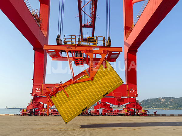 Tipping Container Spreader02